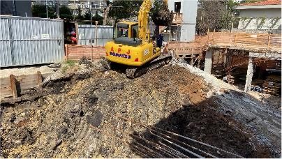 04/08/22 - Escavação com remoção da rampa provisória de terra.
